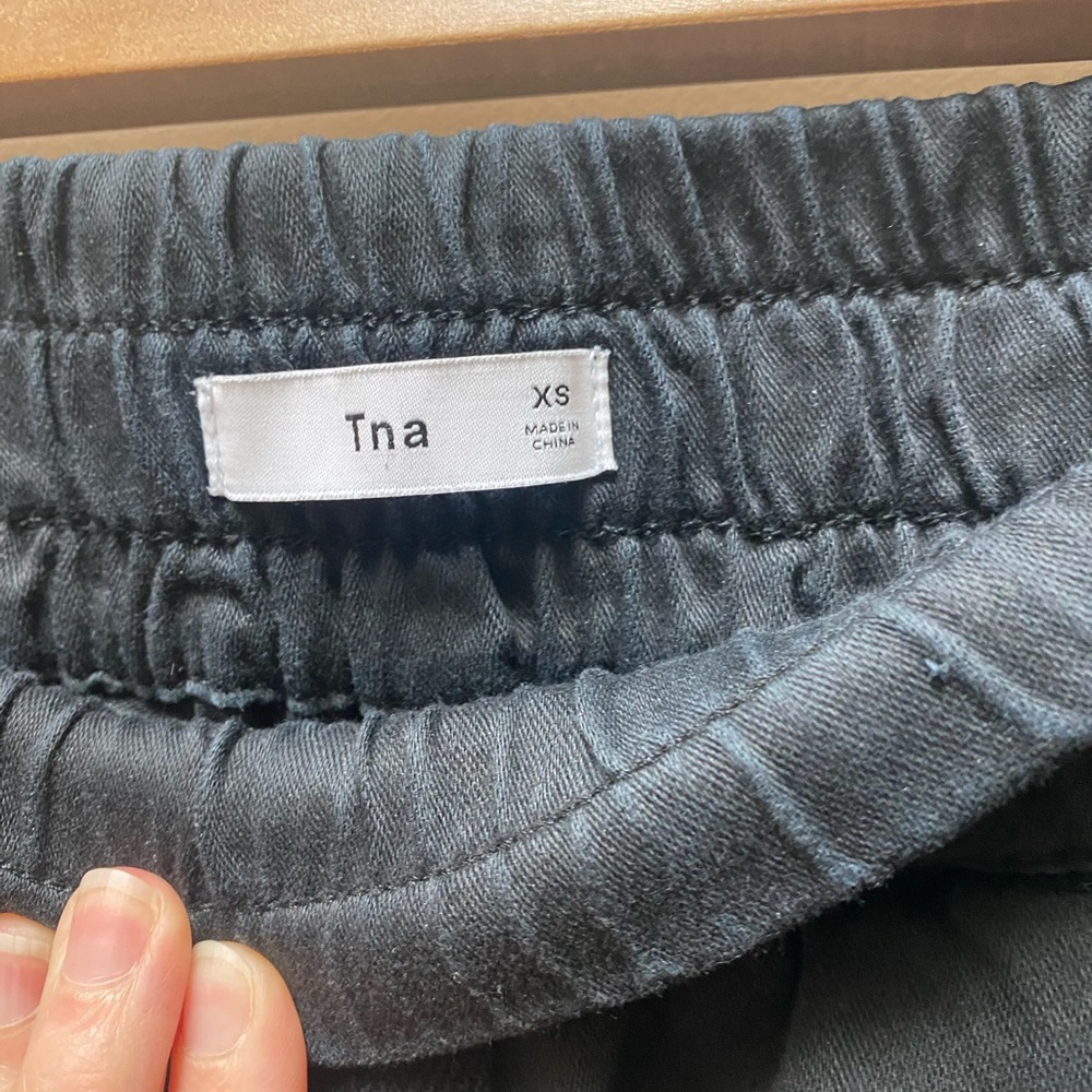 TNA Aritzia Black Zipper Pocket Jogger - Picture 5 of 6